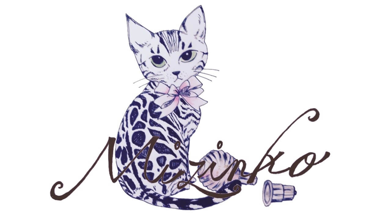 Miジンコさんの手書きイラスト いたずら猫と香水 デザインとアート